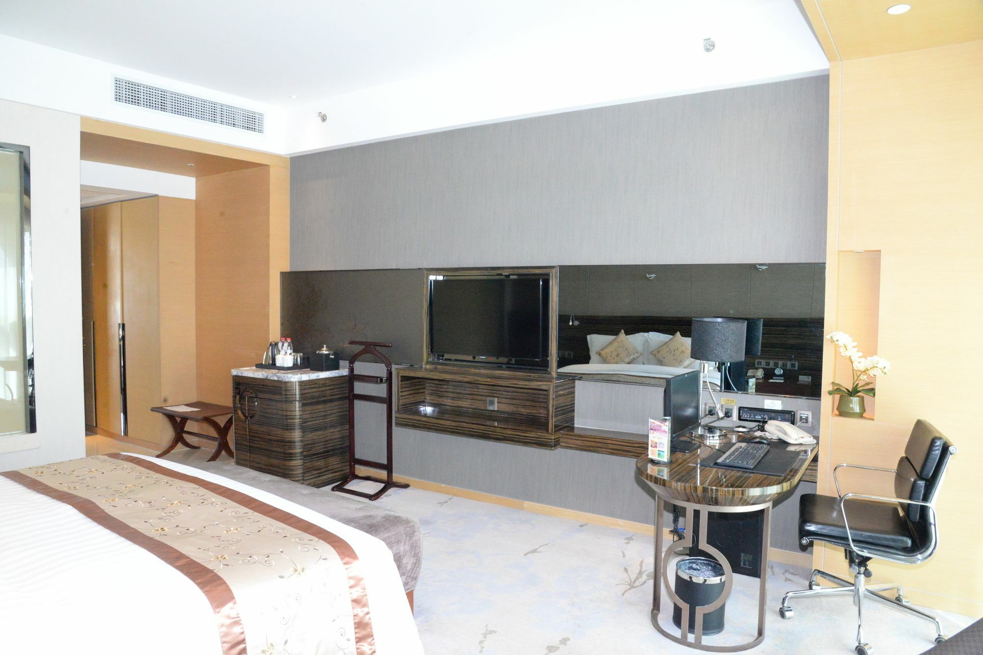 Beijing Riverside Hotel Екстер'єр фото